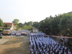 Upacara memperingati hari kemerdekaan Indonesia ke-77 yang diadakan di sekolah MAN Kota Mojokerto. 